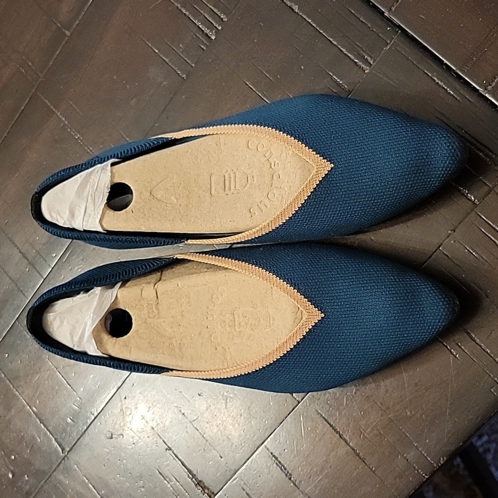 Vivaia flats 37.5. like new